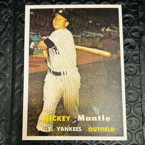 Mickey Mantle
1957 TOPPS
'96 Novelty Baseball
Card MINT & EXACT As Orig 
Frnt+Bk